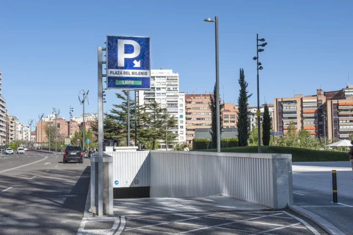 Entrada principal parking
