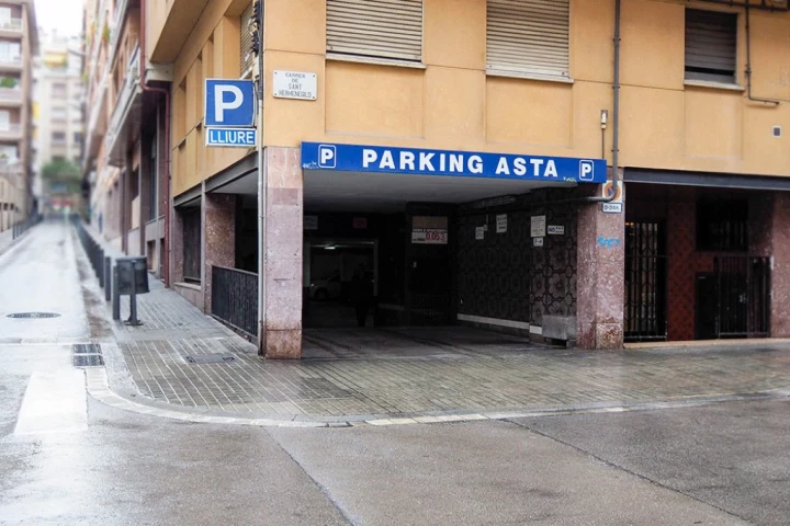 Entrada Parking en Vila de Gracia Barcelona