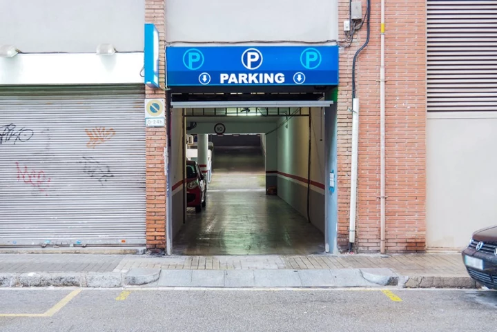 parking guinardo low cost