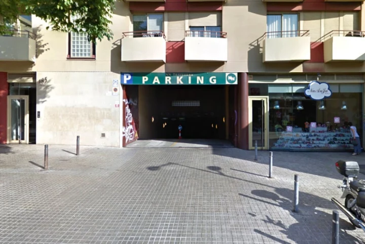 Parking Travessera de Gracia - Entrada principal