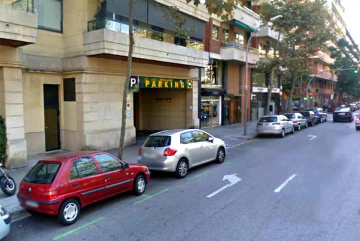 Aparcar barato cerca travessera de les corts barcelona