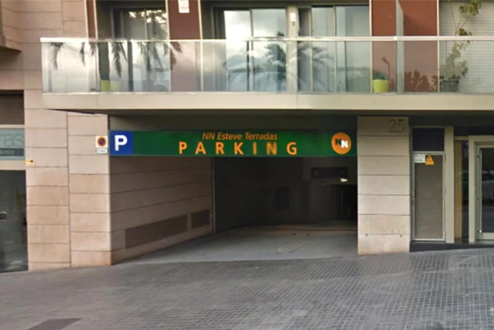 Conseguir plaza parking barata en esteve terradas barcelona