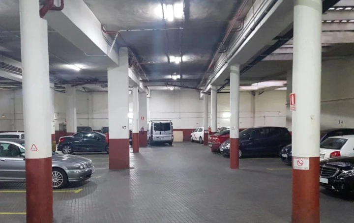 Parking barato en La Latina Madrid. Reserva tu plaza de parking low cost y ahorra hasta un 50% con Parkapp.