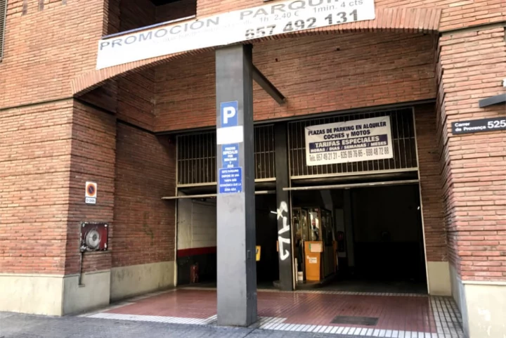 Parking subterráneo con amplias plazas