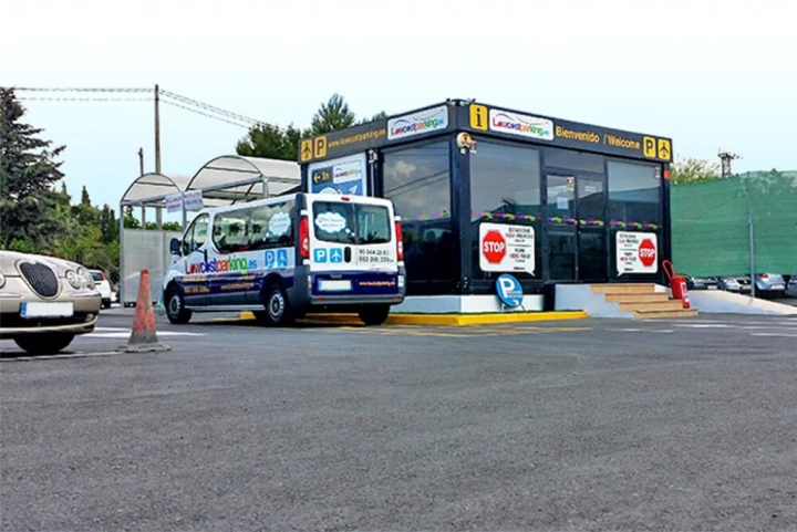 Parking 24 horas, vigilado en el Aeropuerto de Alicante