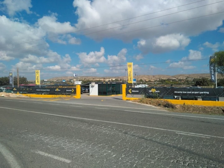 Aparcamiento larga estancia El Alet- Alicante.