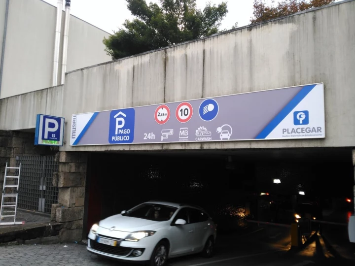 Reserva online parking en Penafiel cerca de CESPU. Visita el Santuario do Sameiro. Aparca con Parkapp