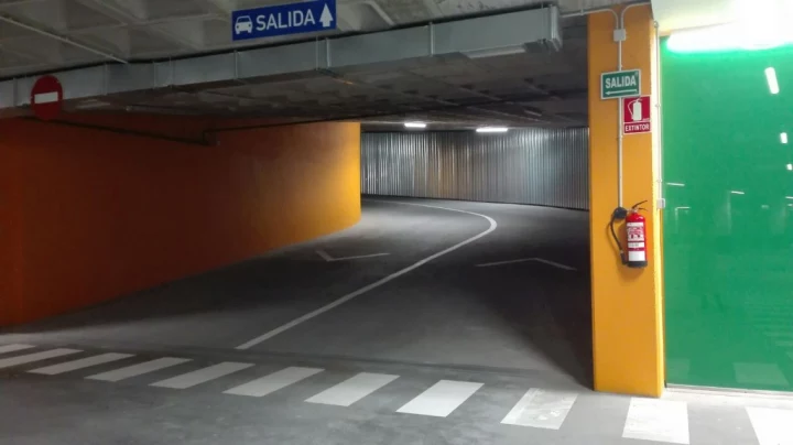 Aparcar en Vigo en el Parking Pizarro, cerca de Tokyo Vigo, El Corte Inglés y Hospital Xeral