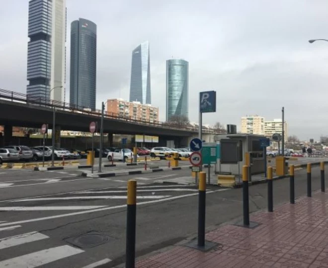 Reserva plaza en el parking chamartin de la estación RENFE