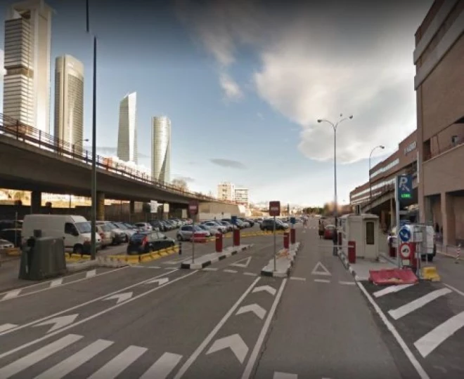 Parking cubierto de parking SABA en la estación Chamartin