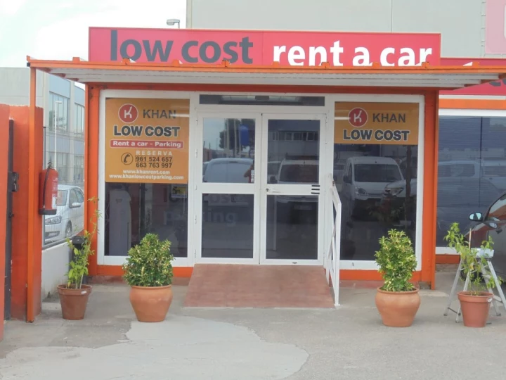 Entrada Khan Low Cost Parking